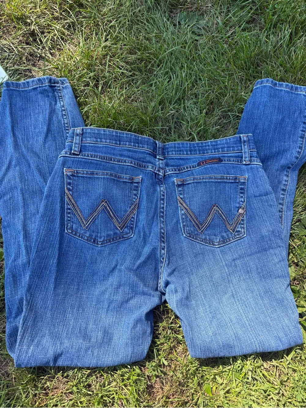 Wrangler Women's Straight Leg Jeans in Medium Blue Wash